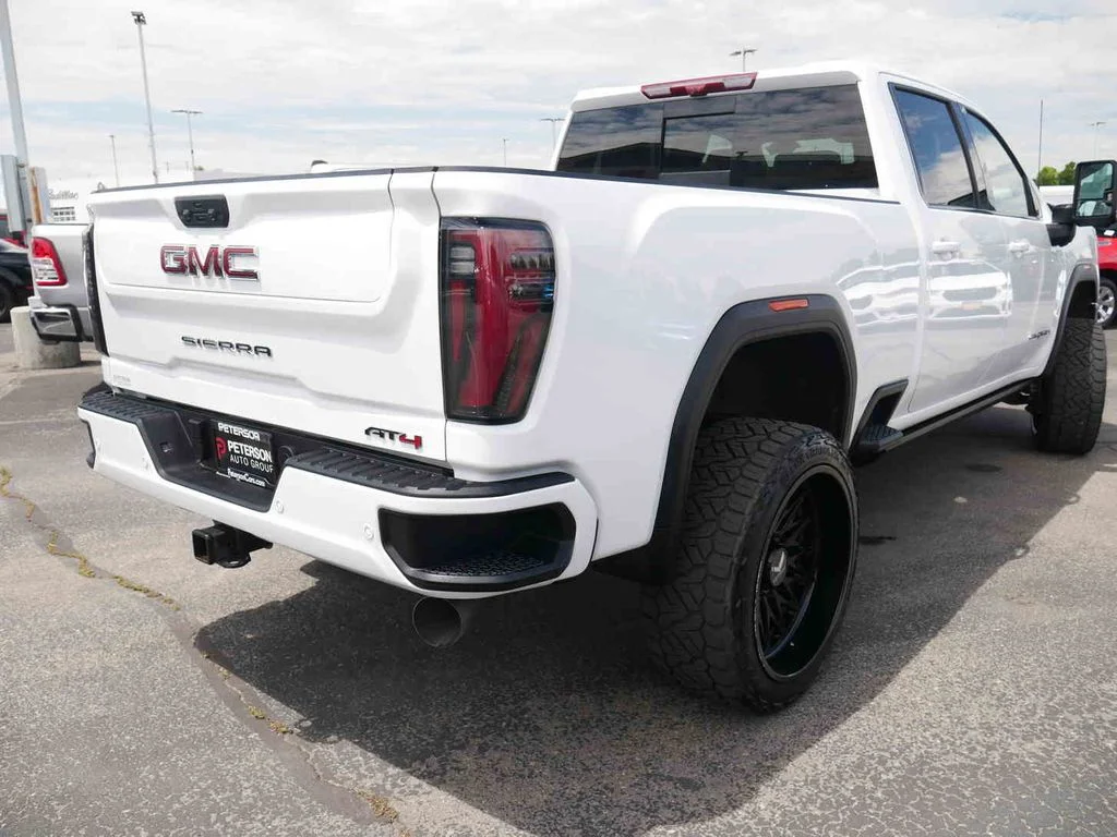 Used 2025 White GMC AT4 image 29