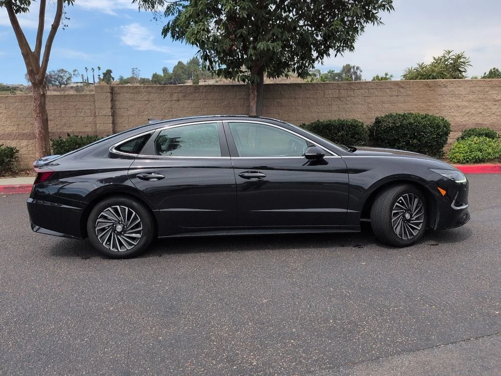 Used 2023 Blue Hyundai SEL image 8
