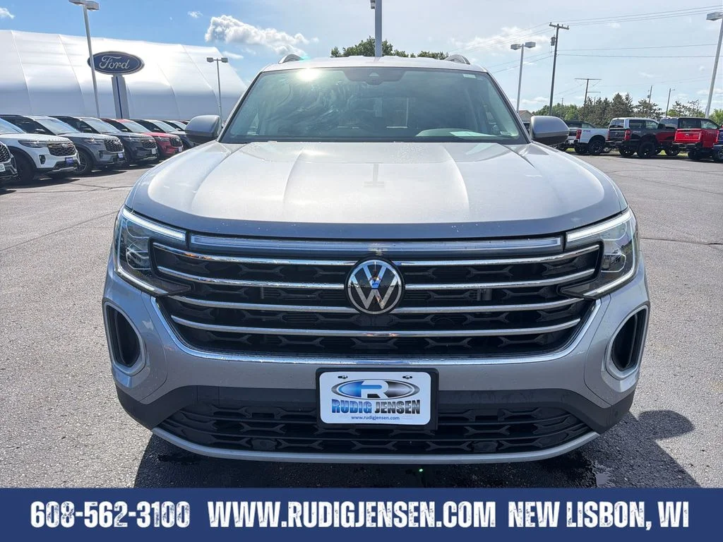 Used 2026 Silver Volkswagen 2.0T SE w/Technology image 8