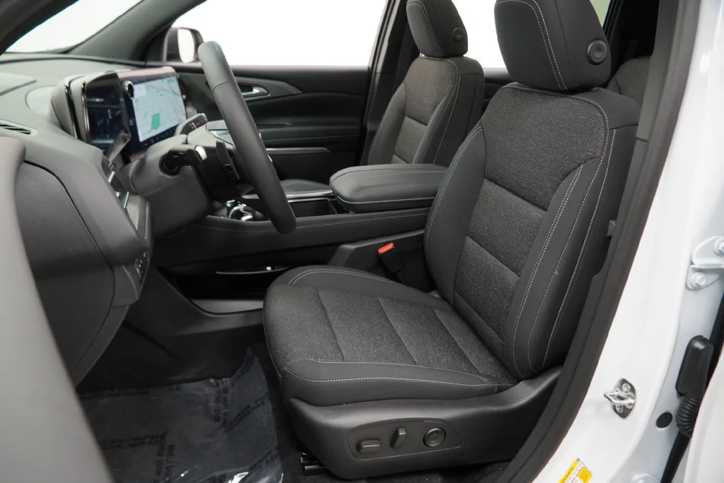 New 2027 Summit White Chevrolet LT image 4