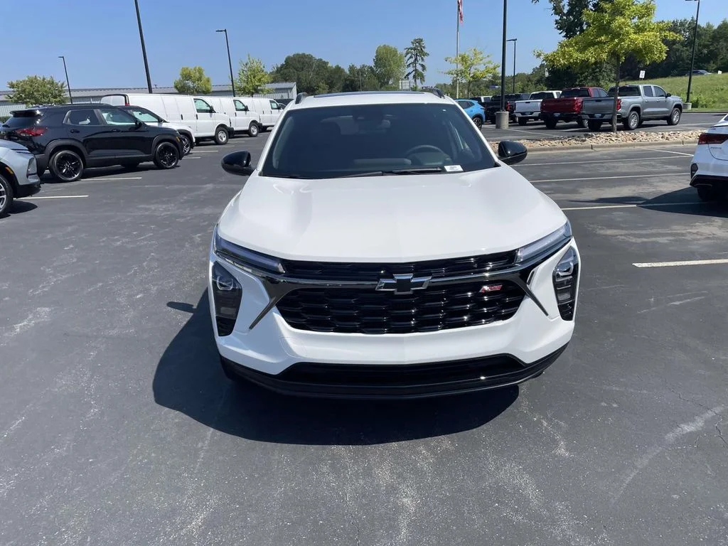 New 2026 Summit White Chevrolet 2RS image 2