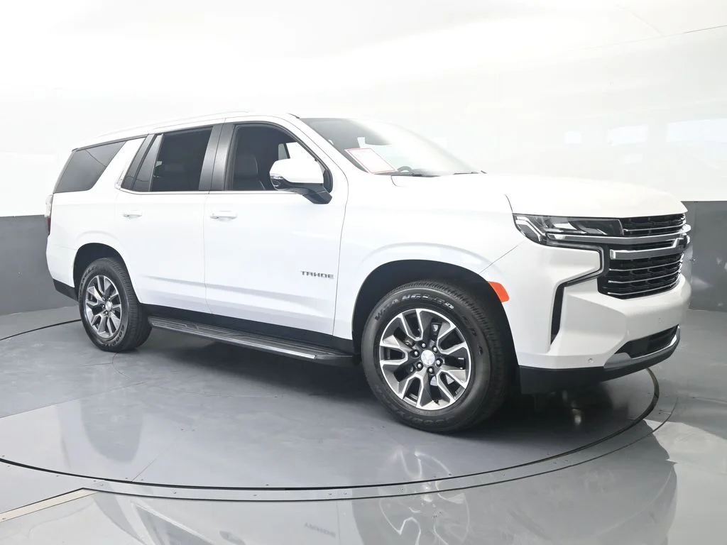 Used 2022 Iridescent Pearl Tricoat Chevrolet LT image 8