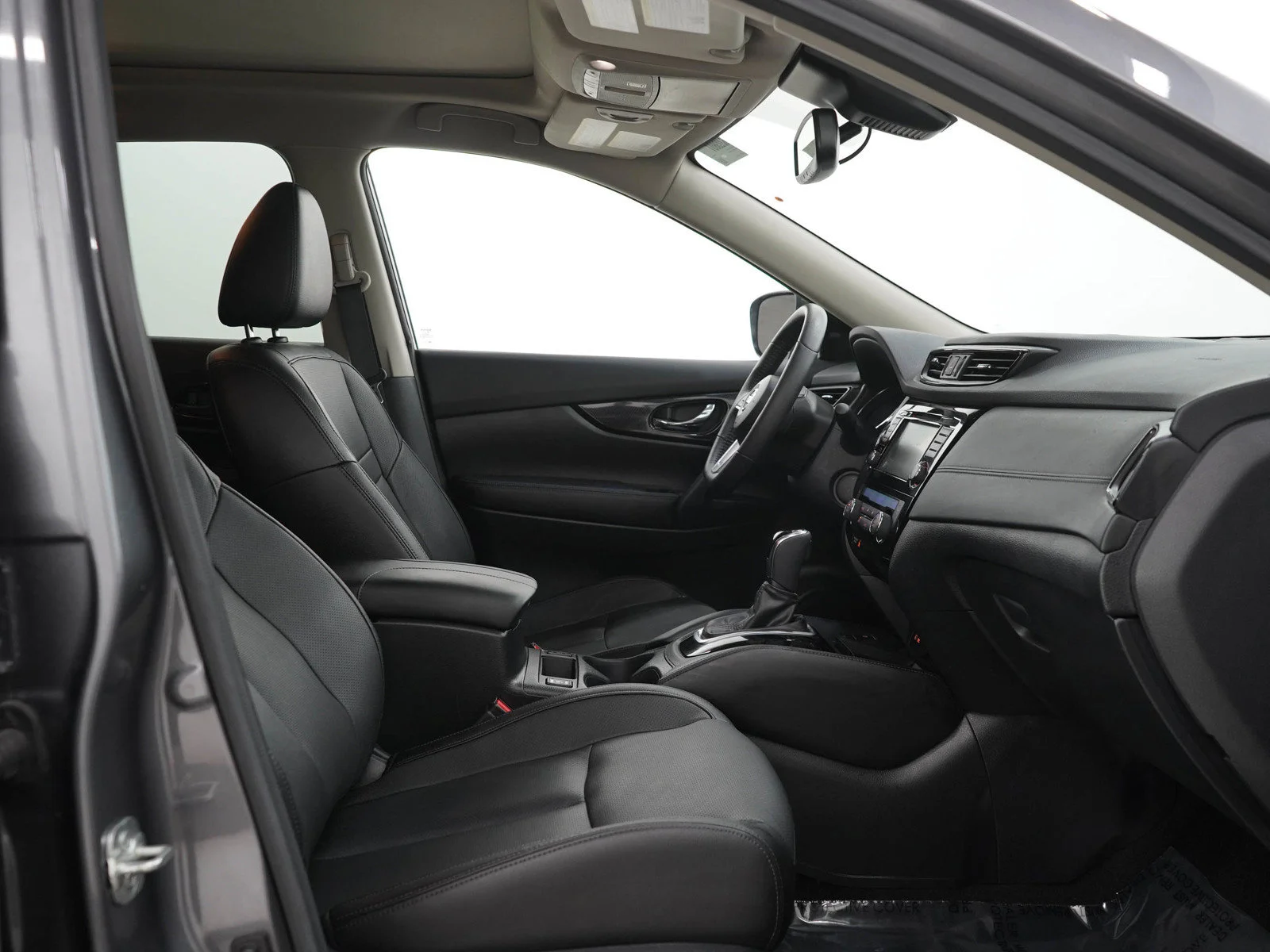 Used 2020 Gun Metallic Nissan SL image 13