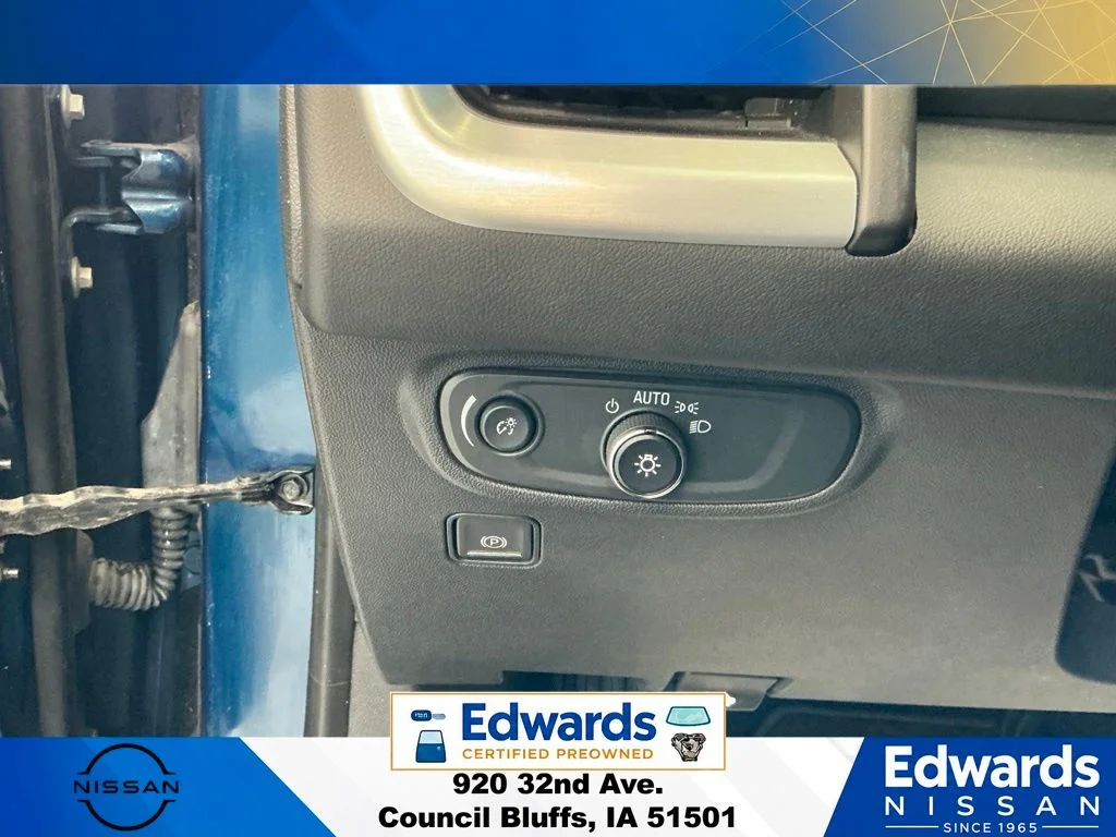 Used 2021 Blue GMC SLE image 24