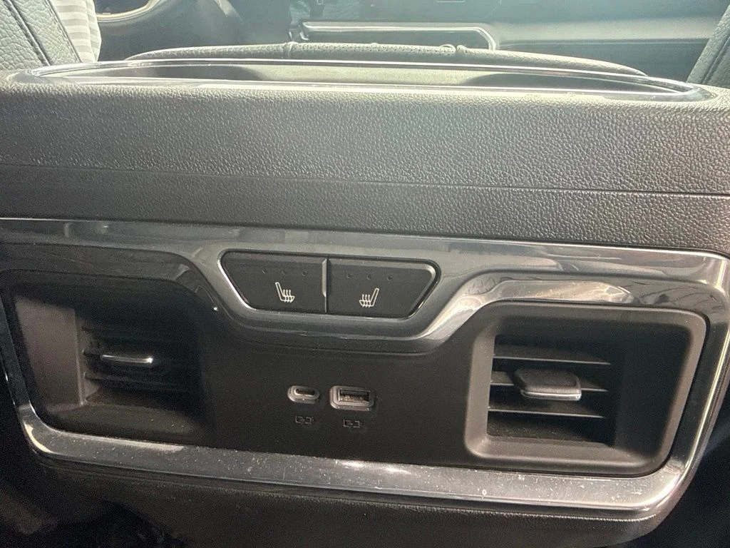 Used 2022 Silver GMC Denali image 18
