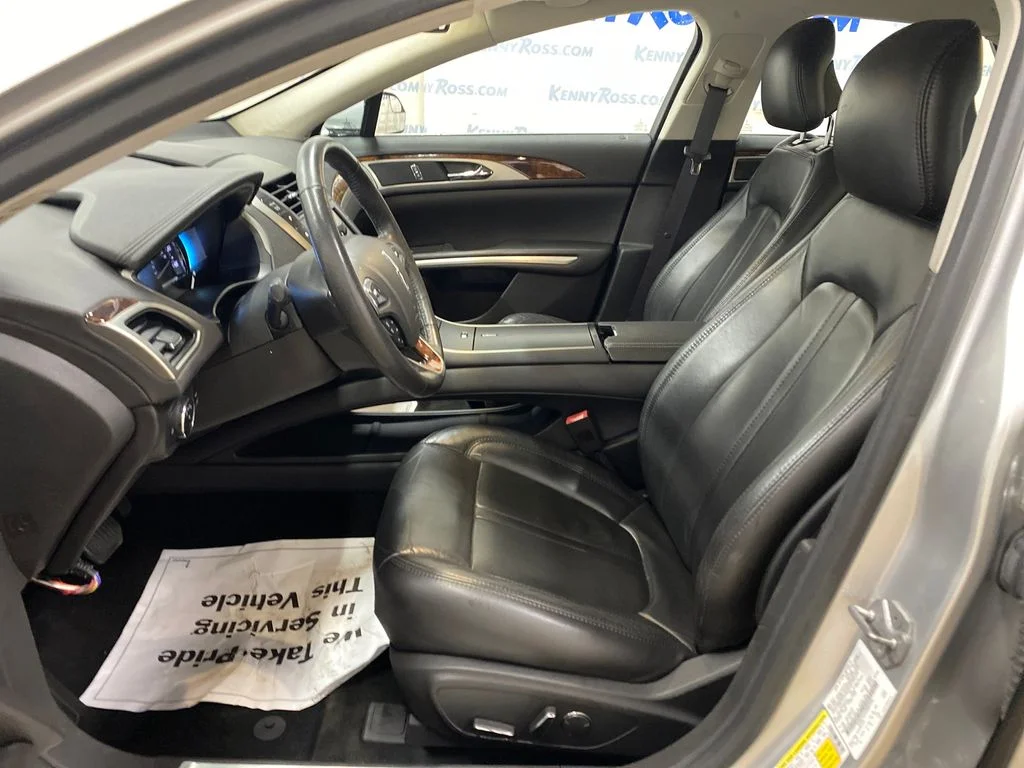 Used 2014 Silver Lincoln Base image 8