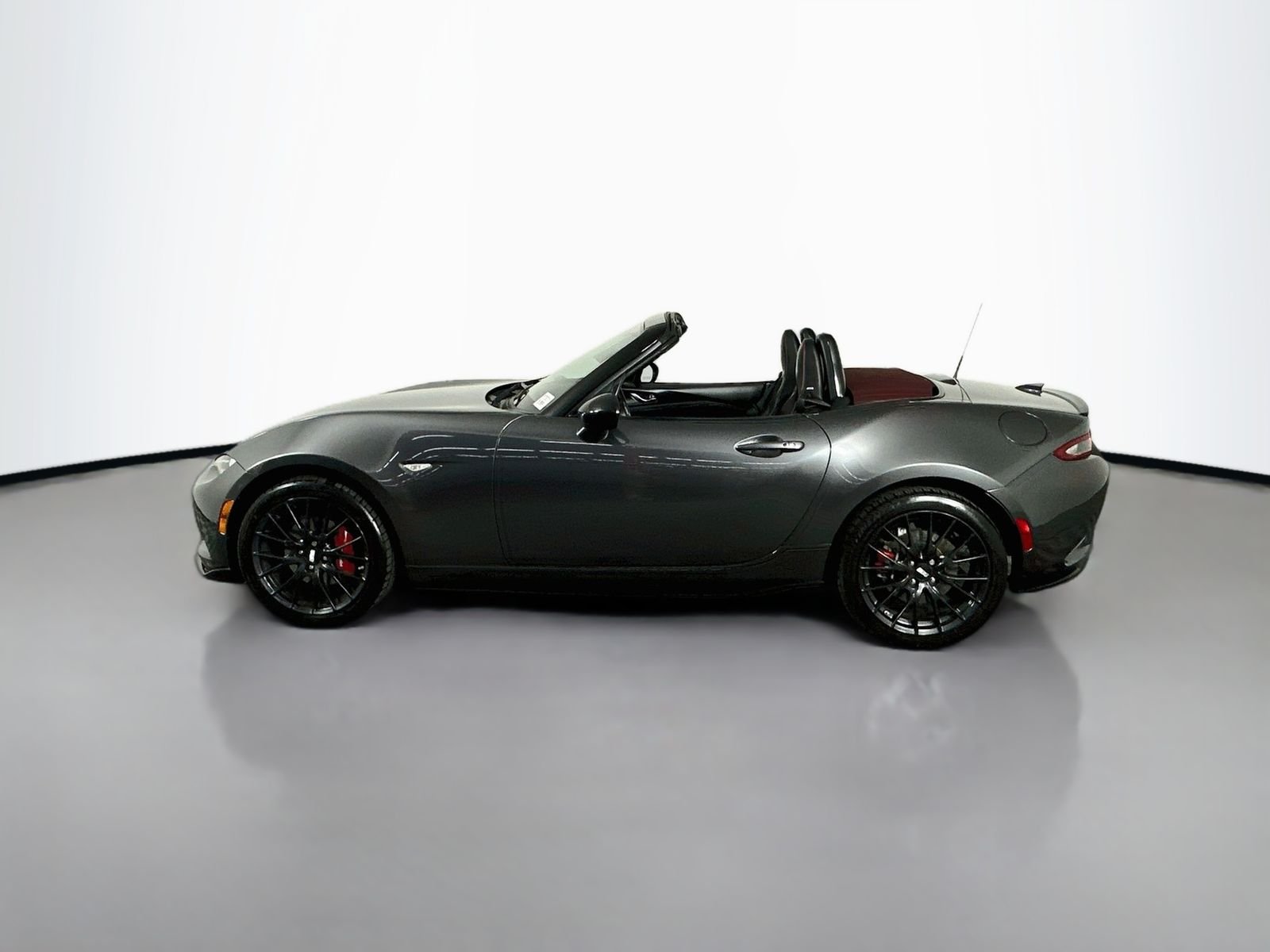Used 2018 Machine Gray Mazda Club image 4
