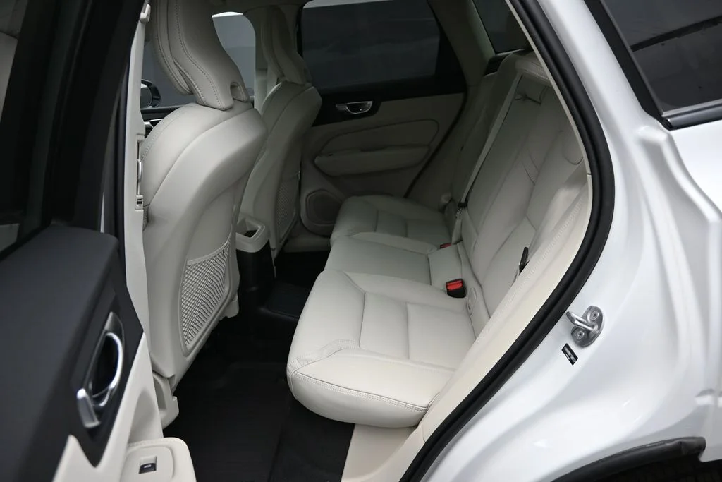 New 2026 Crystal White Volvo T8 Ultra image 12