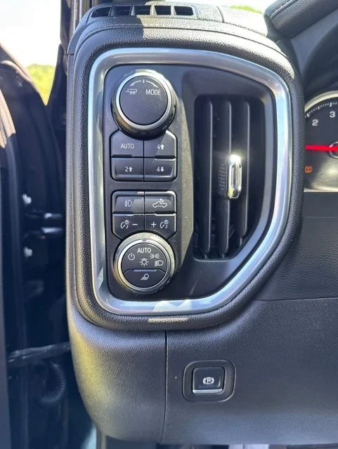 Used 2022 Black Chevrolet High Country image 16