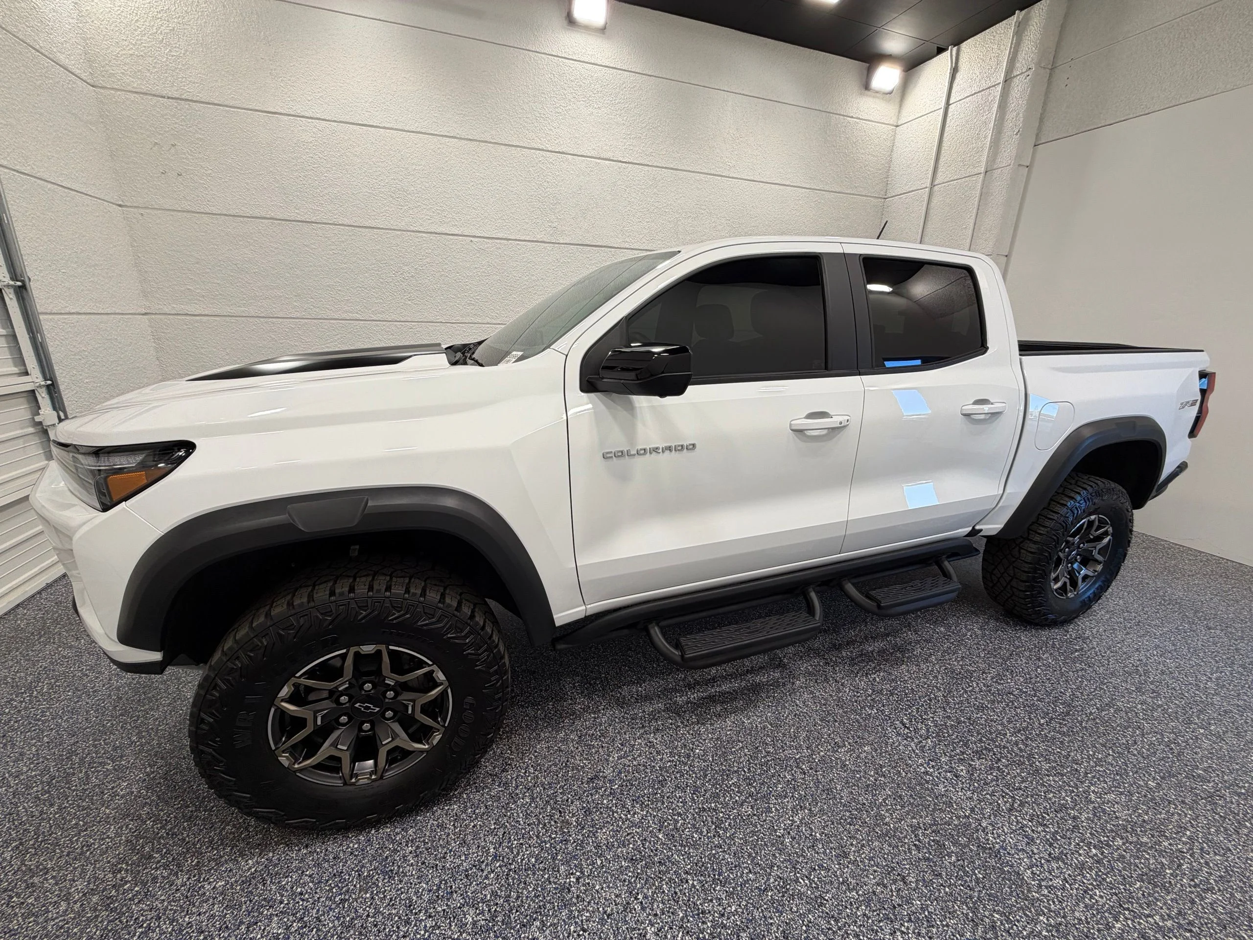 Used 2024 White Chevrolet ZR2 image 2
