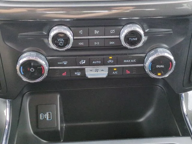 Used 2023 Gray Ford XLT image 24