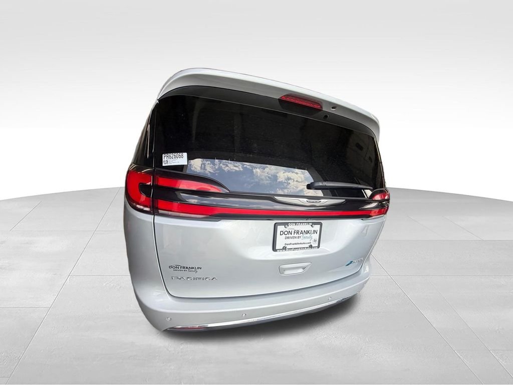 Used 2023 Silver Mist Clearcoat Chrysler Touring L image 4