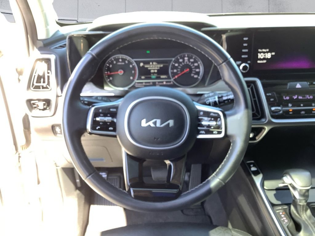 Used 2023 White Kia X-Line S image 9