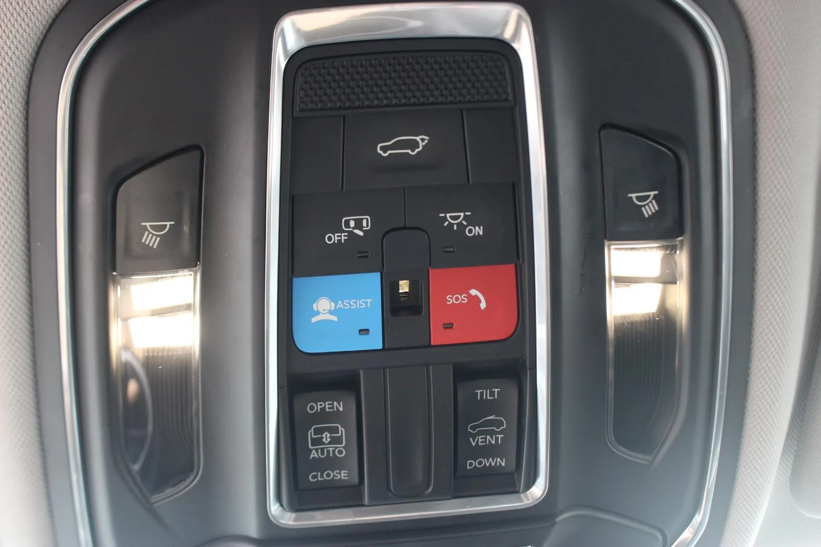 Used 2022 Gray Jeep Laredo image 30