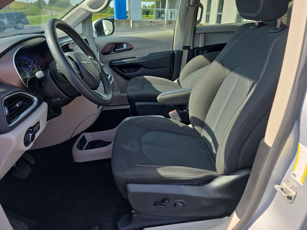Used 2023 Silver Chrysler LX image 12