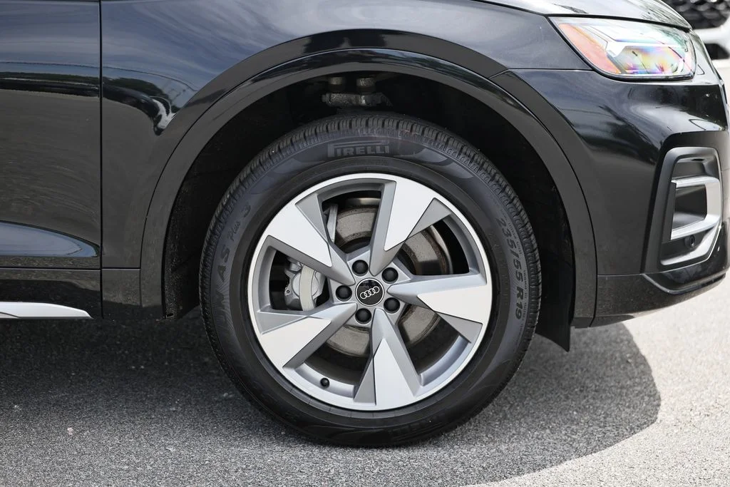 Used 2023 Mythos Black Metallic Audi 40 Premium image 5