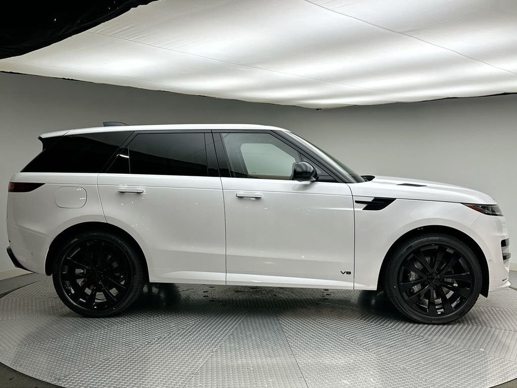 New 2026 Ostuni Pearl White Land Rover Dynamic SE image 4