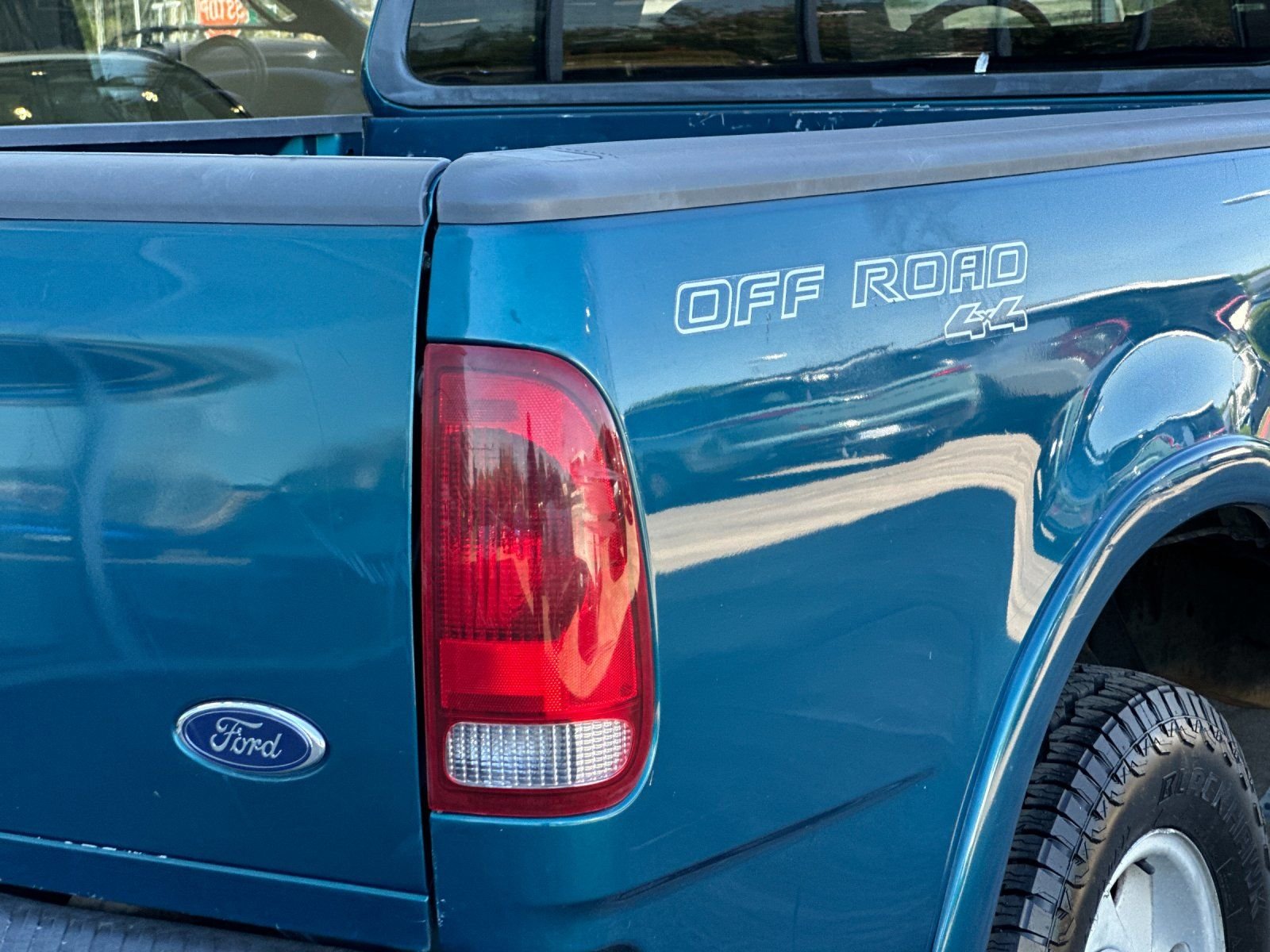 Used 2001 Island Blue Clearcoat Metallic Ford XLT image 23