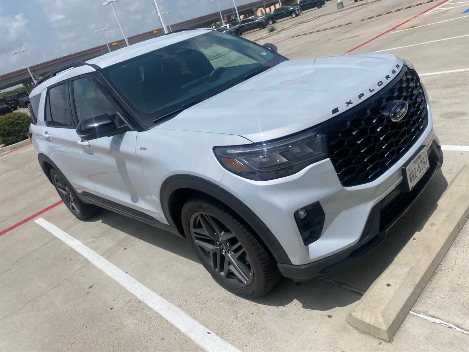 2026 Ford Explorer ST-LINE RWD's photo