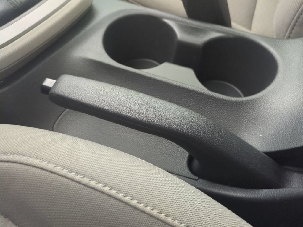 2019 Hyundai Elantra SE - Photo 25