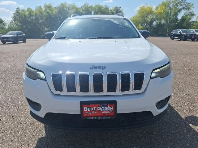Used 2022 White Jeep Latitude Lux image 2