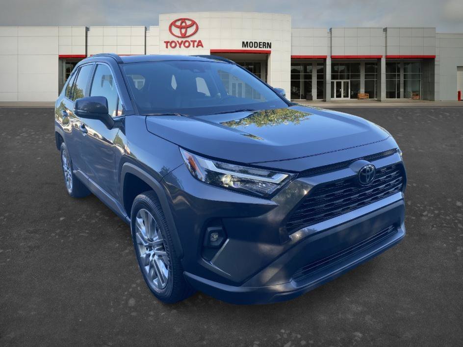 Used 2023 Magnetic Gray Metallic Toyota XLE Premium image 3