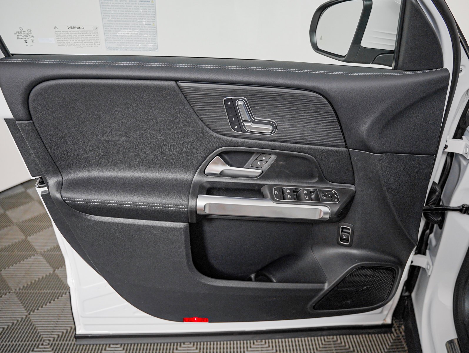 New 2026 Polar White Mercedes-Benz GLB 250 image 19
