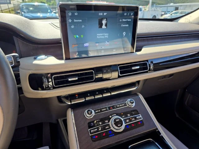 Used 2020 White Lincoln Reserve image 25