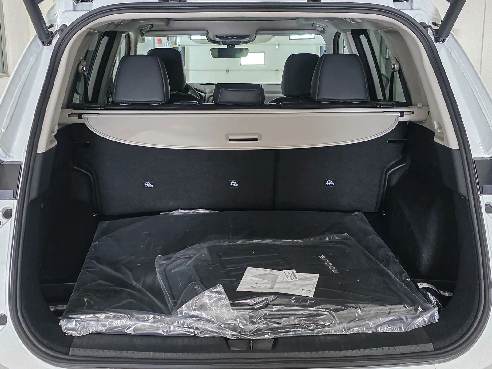 New 2026 Everest White Pearl TriCoat Nissan Dark Armor™ image 16