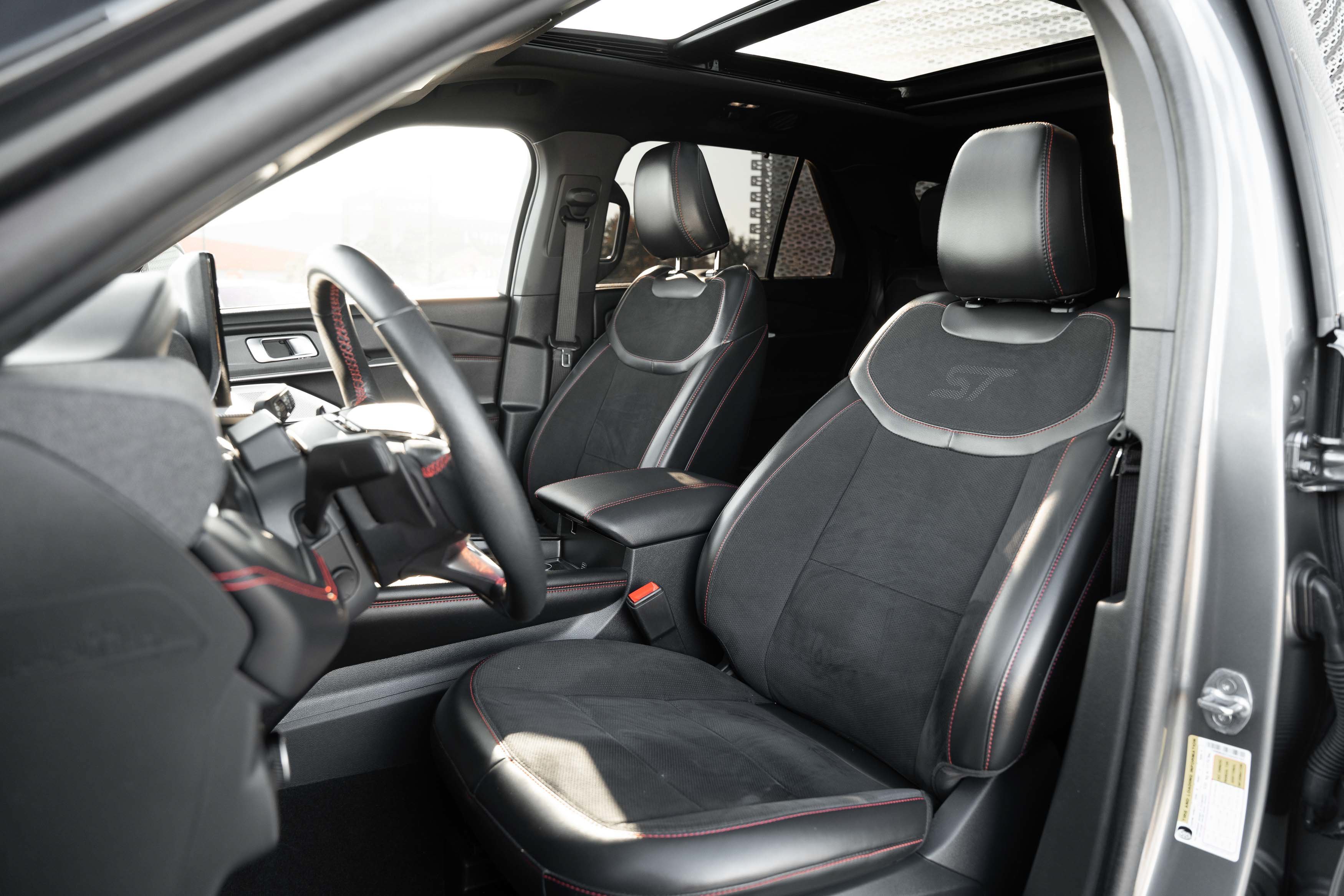 Used 2025 Carbonized Gray Metallic Ford ST image 19