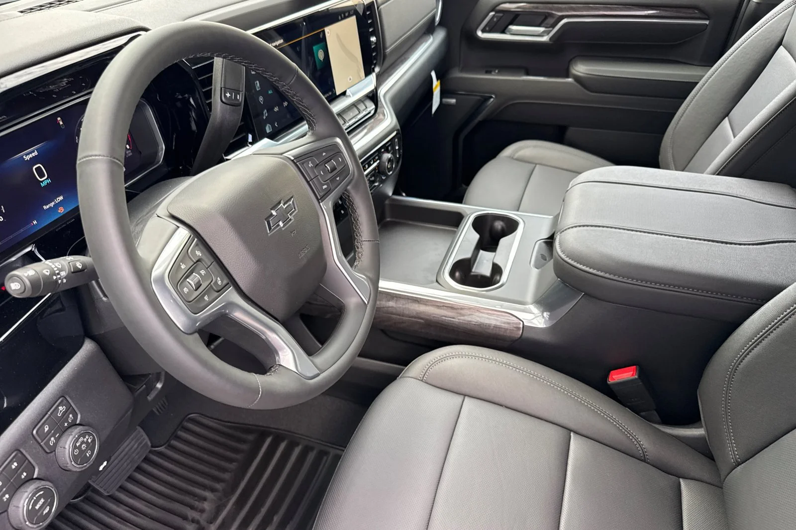 2026 Chevrolet Silverado 2500 HD LTZ view 9