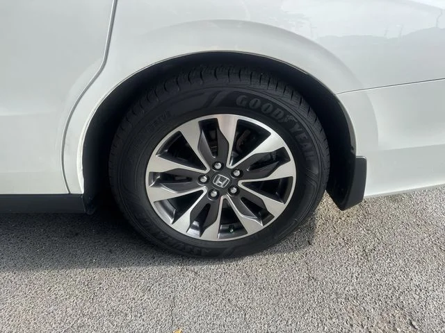 Used 2022 White Honda EX-L image 36