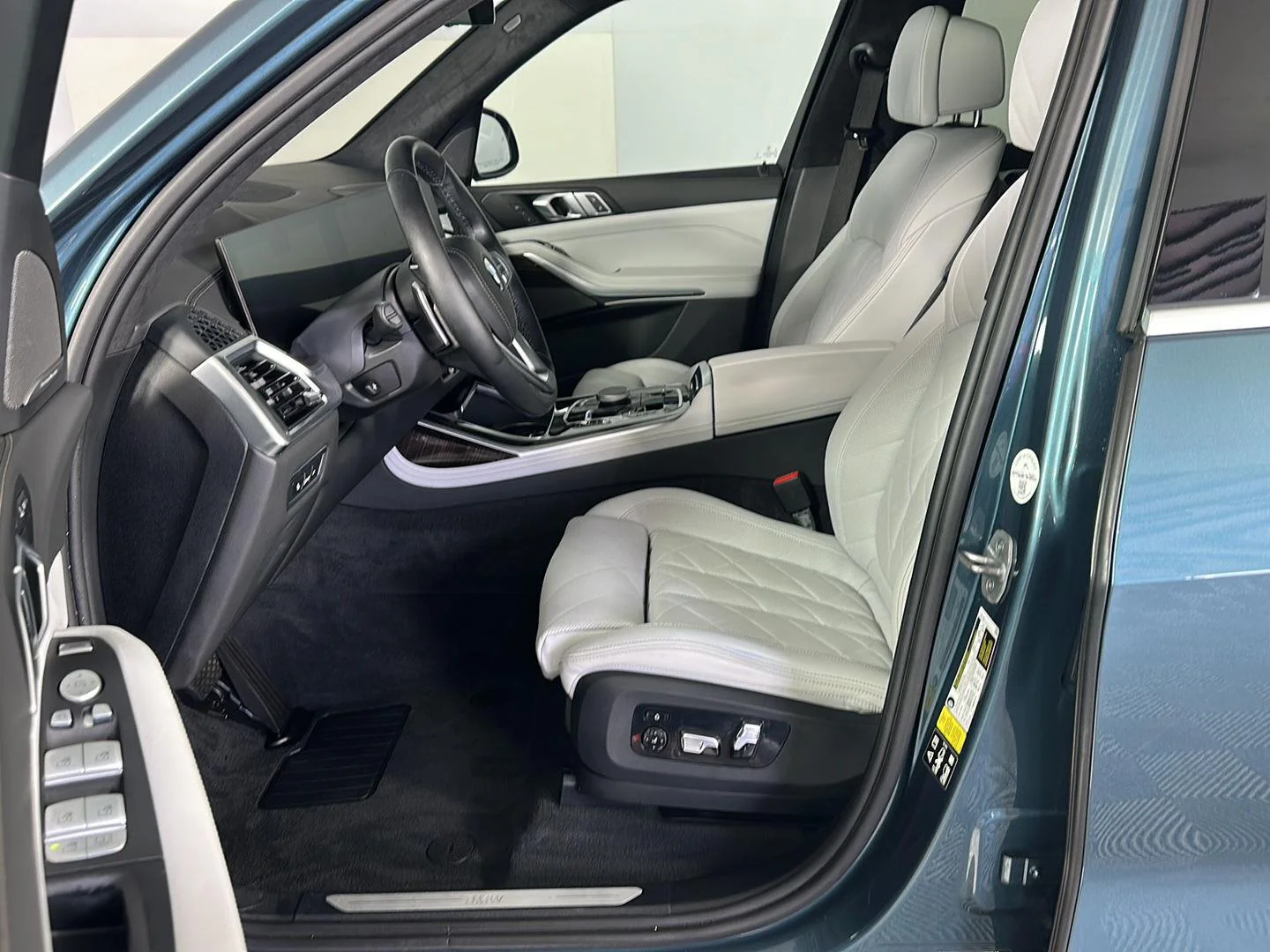 Used 2024 Blue Ridge Mountain Metallic BMW xDrive40i image 9