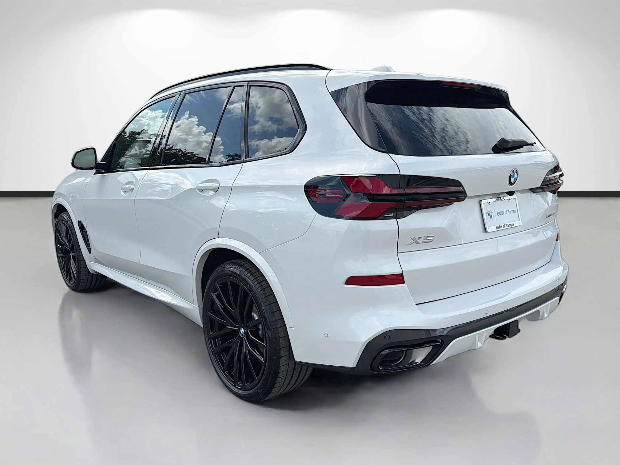 New 2026 Mineral White Metallic BMW xDrive40i image 5