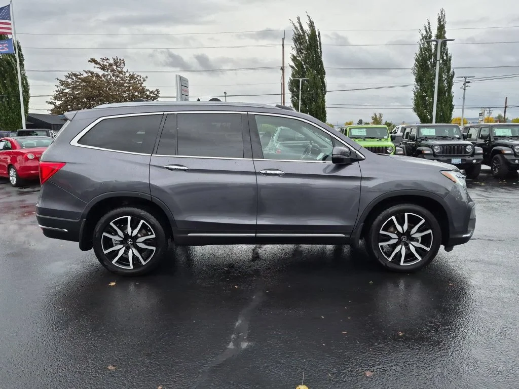 Used 2022 Modern Steel Metallic Honda Touring image 7