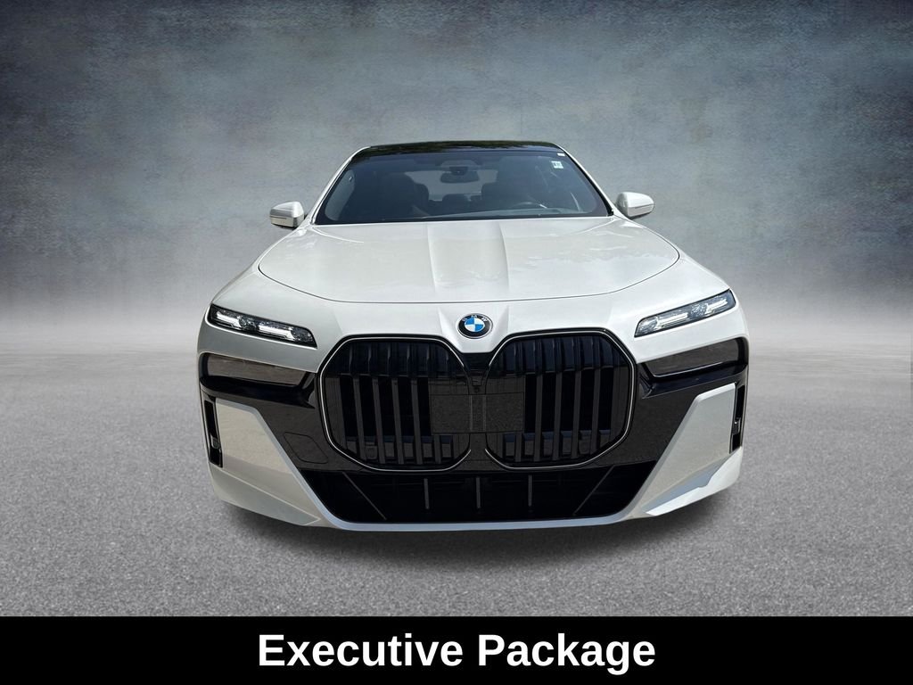 Used 2026 White BMW 760i xDrive image 10