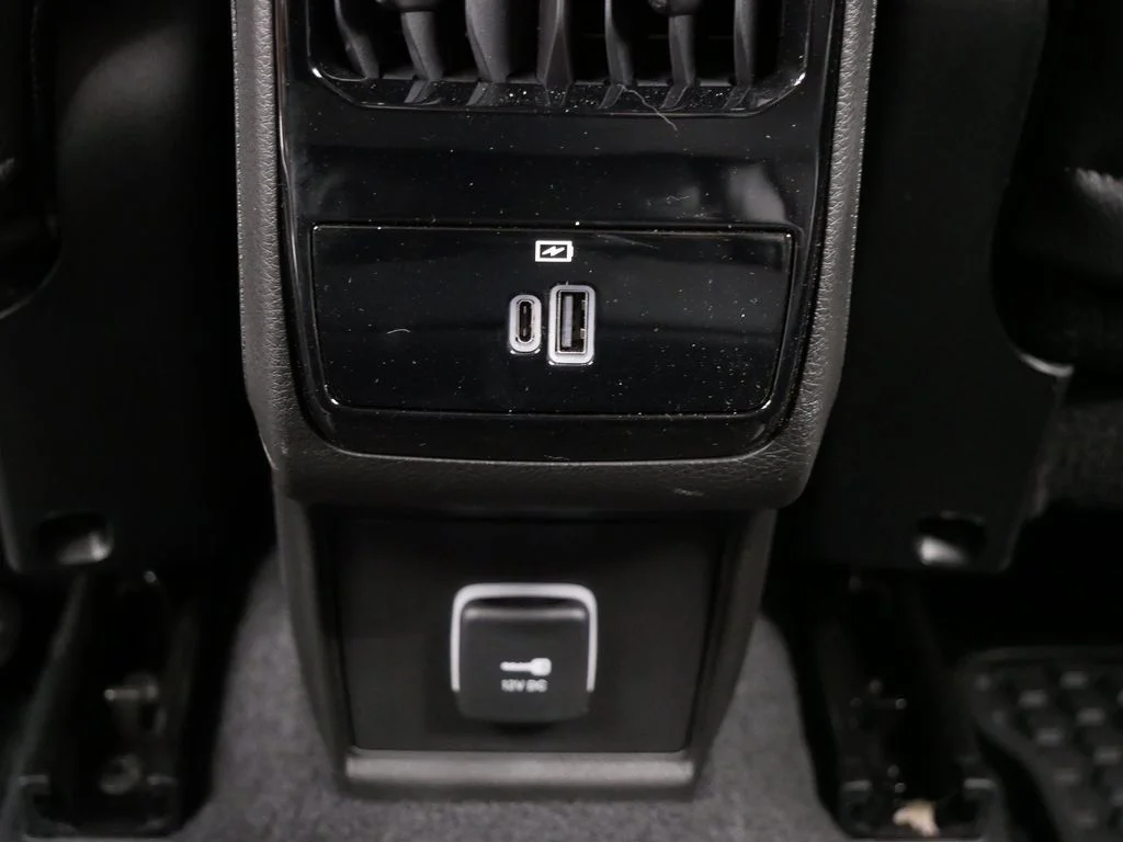 New 2026 Bright White Clearcoat Jeep Latitude image 16