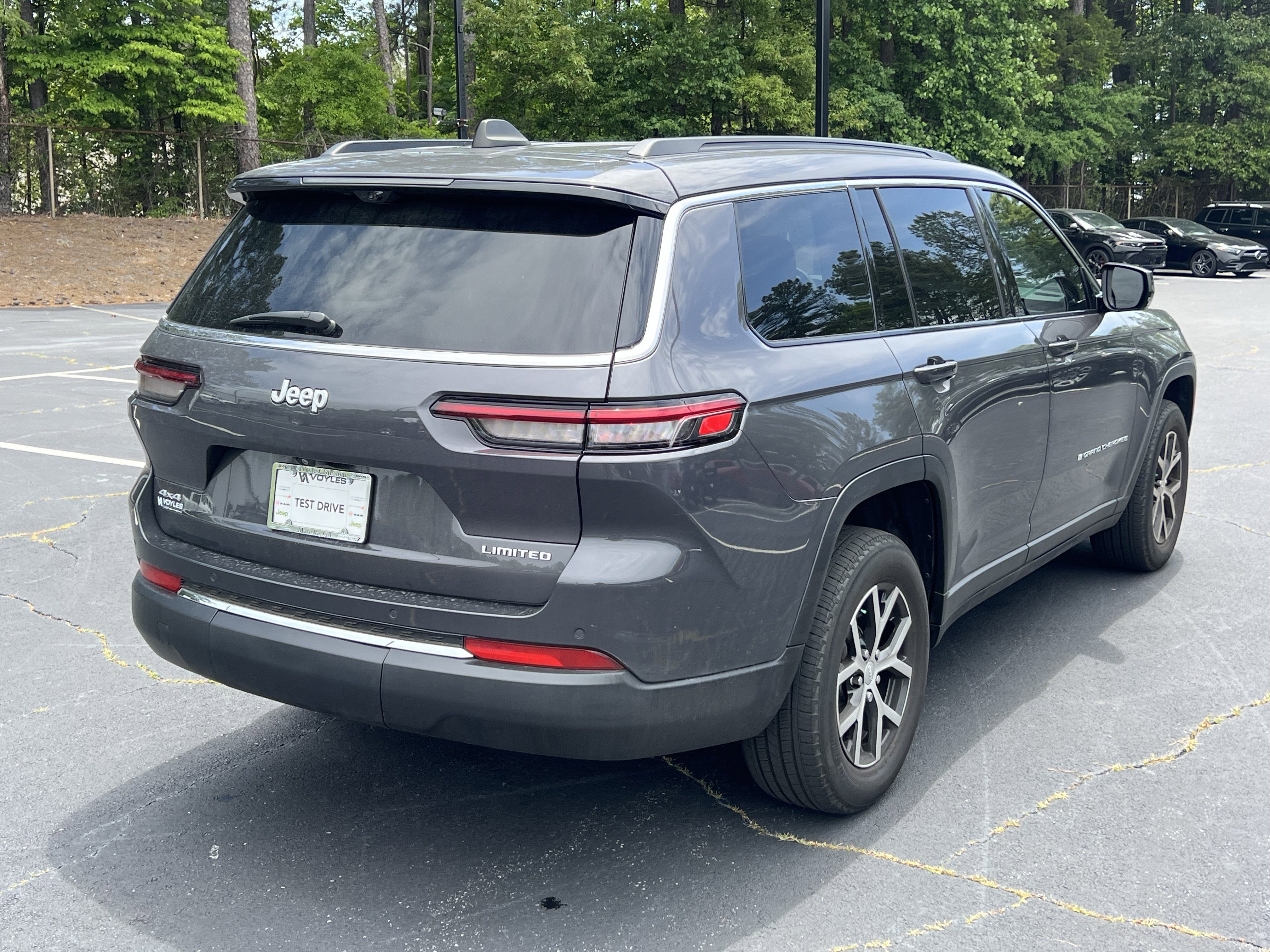 Used 2024 Baltic Gray Metallic Clearcoat Jeep Limited image 8