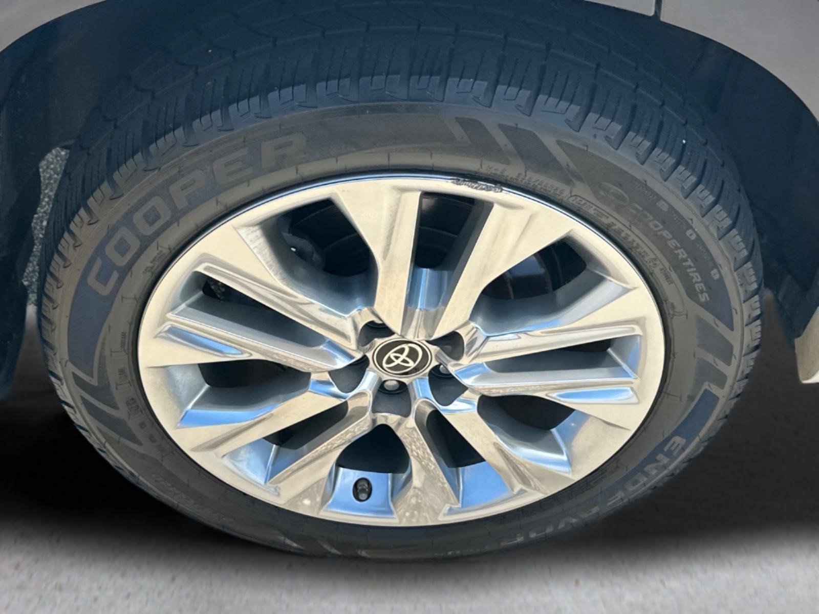 Used 2020 Blizzard Pearl Toyota Limited image 10