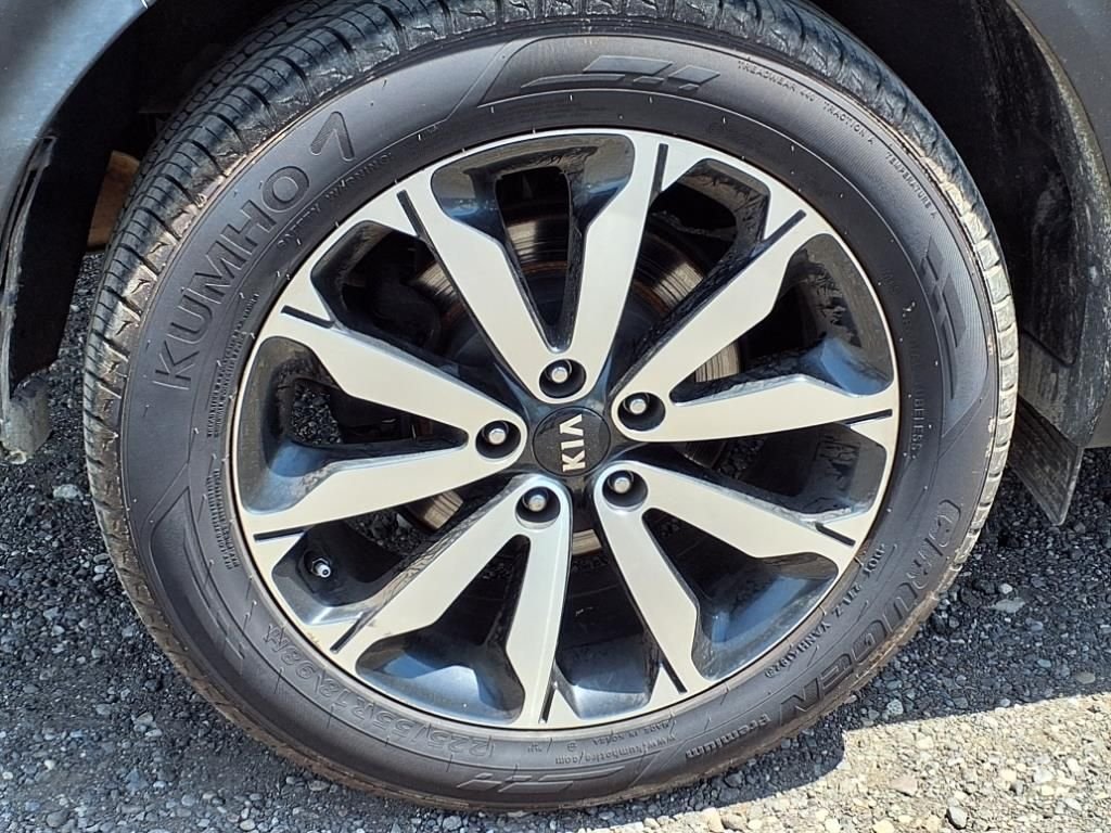Used 2019 Brown Kia EX image 9