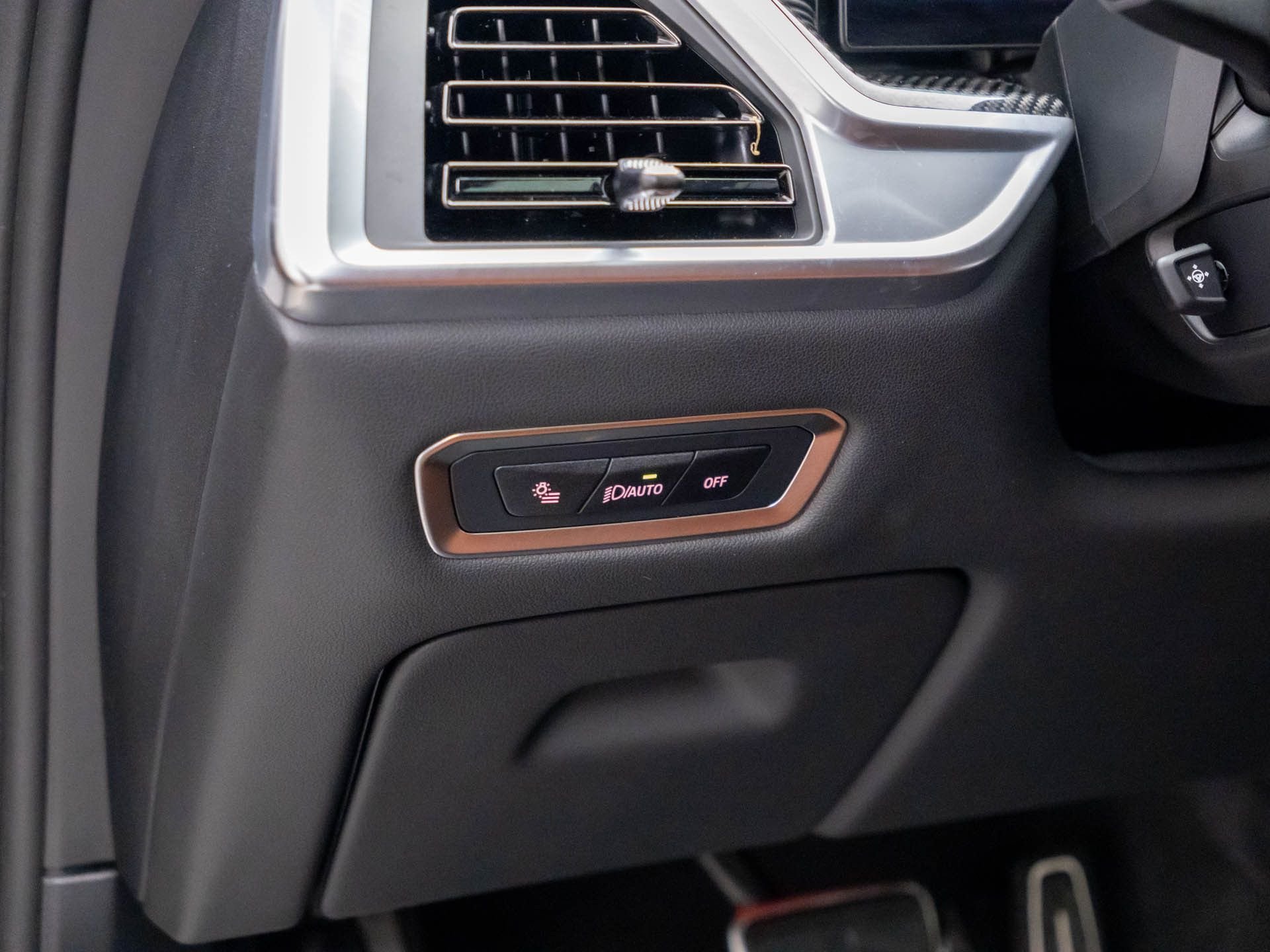 Certified Used 2026 Alpine White BMW M60i image 21