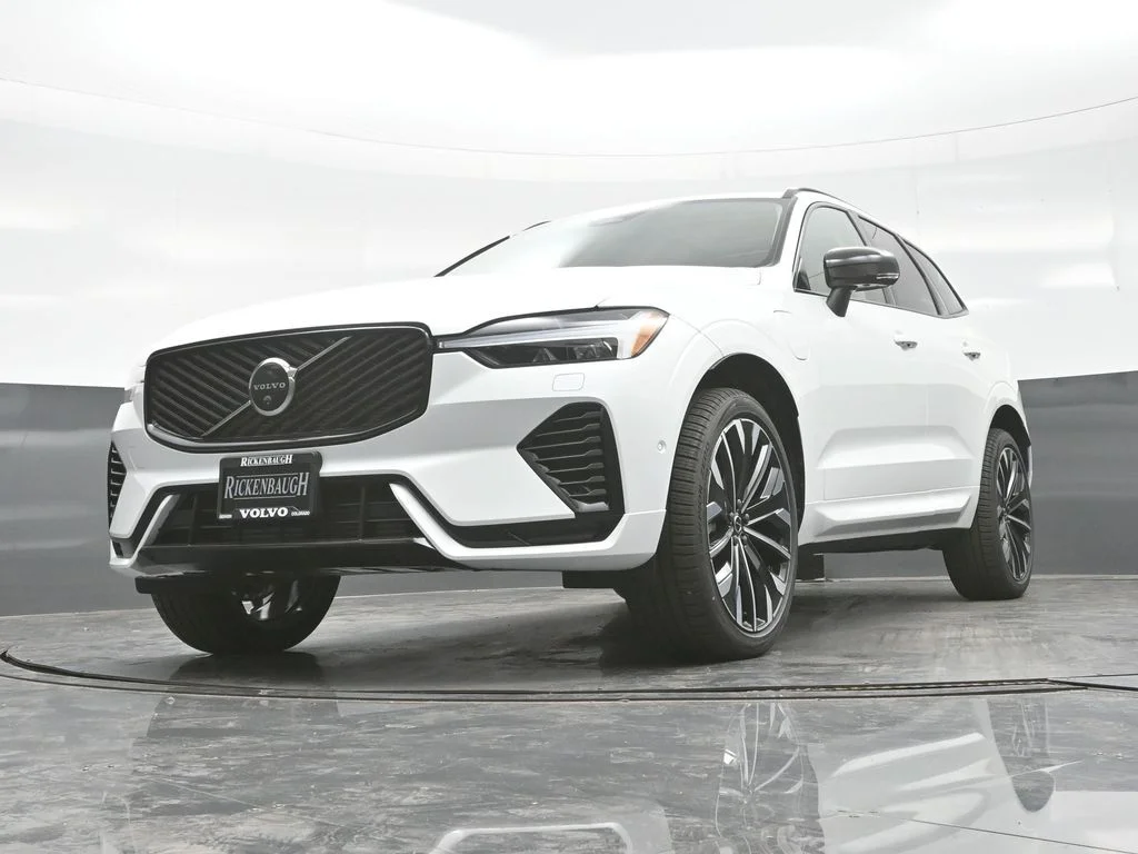 New 2026 Crystal White Volvo T8 Ultra image 21