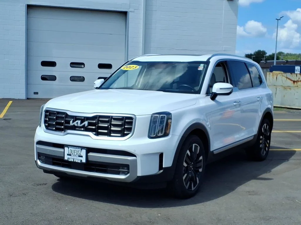 Used 2023 White Kia SX-Prestige image 8