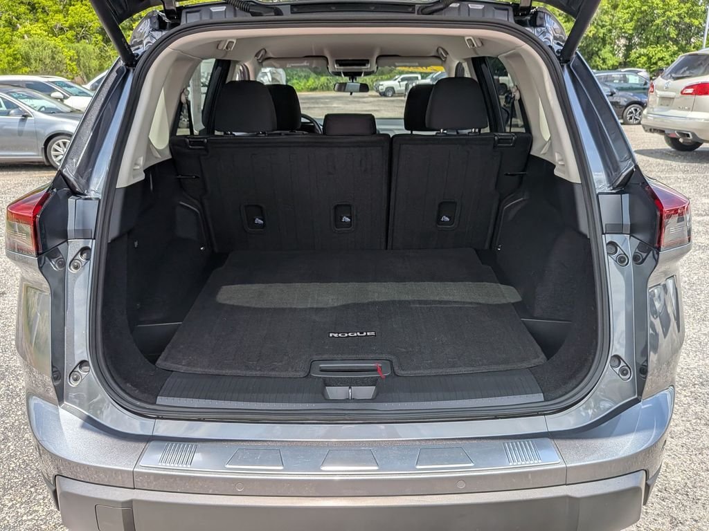 Used 2025 Gun Metallic Nissan SV image 26