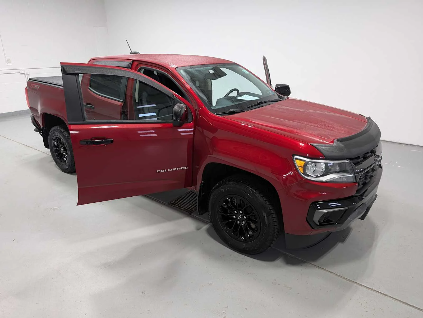 Used 2021 Cherry Red Tintcoat Chevrolet 4WD Z71 image 16
