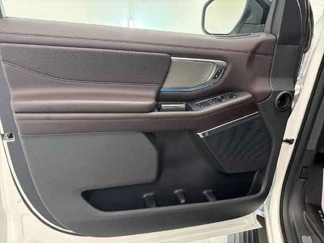 New 2027 Star White Metallic Tri-Coat Ford MAX Platinum image 31