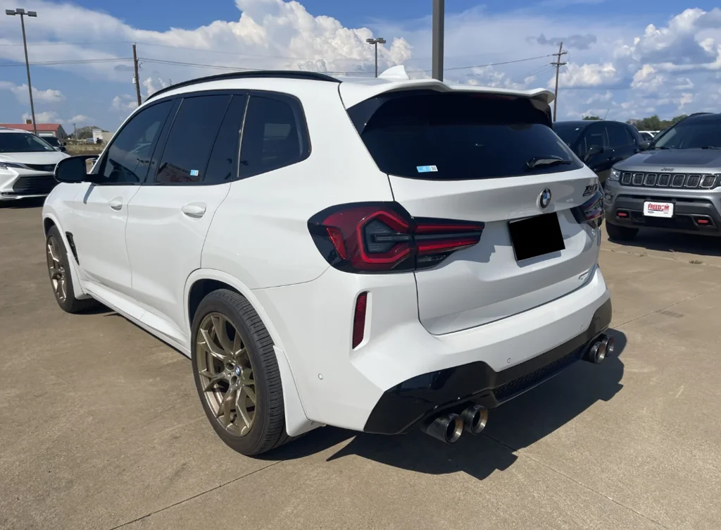 Used 2022 Alpine White BMW M image 2