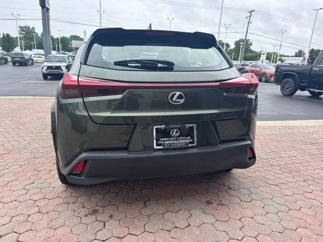 New 2026 Nori Green Pearl Lexus 300h Premium image 17