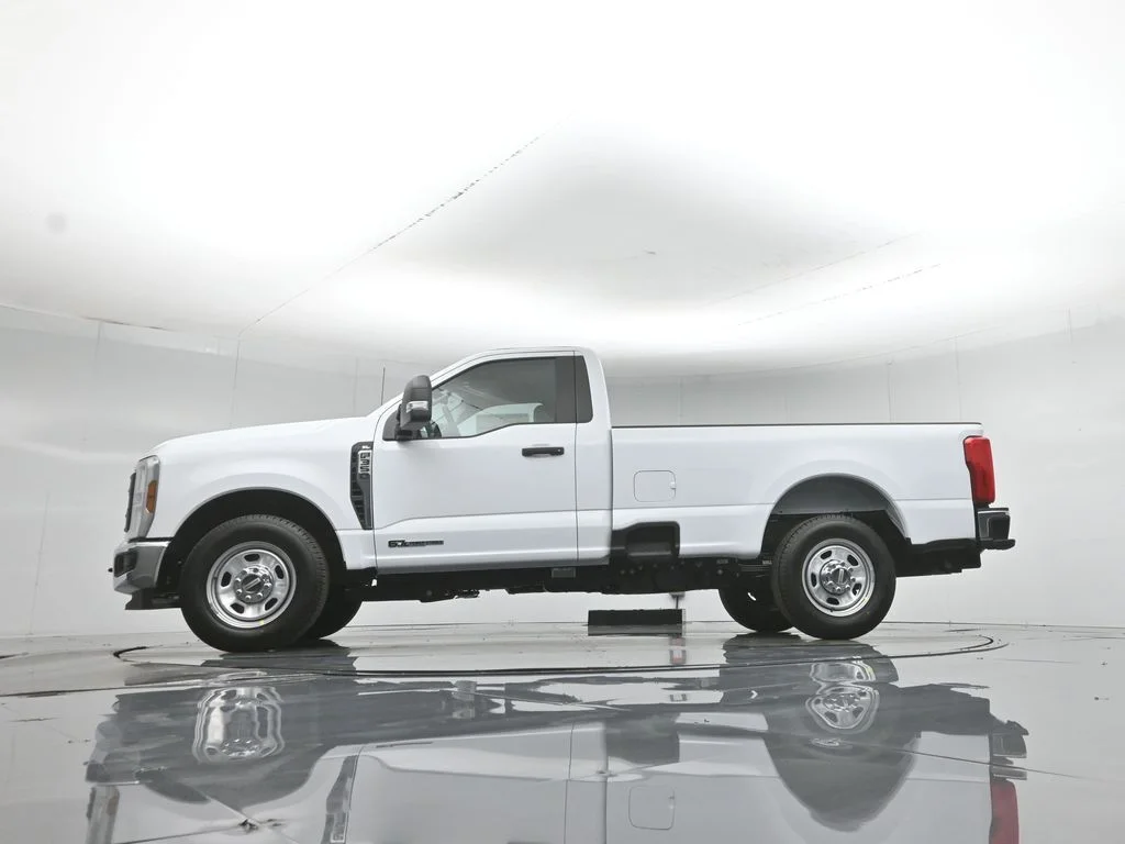 New 2026 Oxford White Ford XL image 7