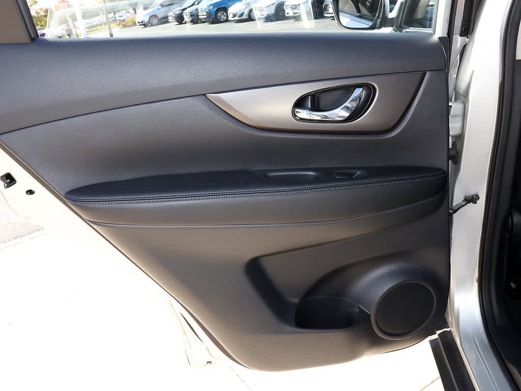 Used 2015 Brilliant Silver Nissan S image 20